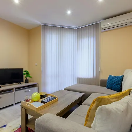 Apartament уютен в град *