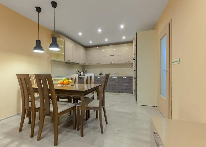 Apartament уютен в град