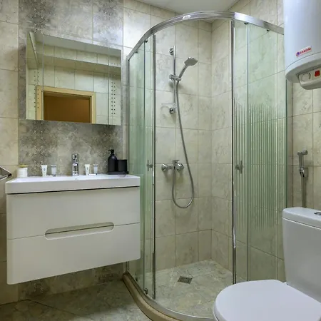 уютен в град *