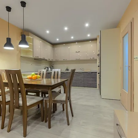 Daire уютен в град